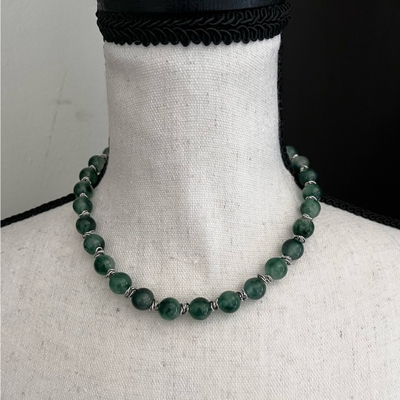 Green Jade Stone Collar Necklace With Silver Accents - Picture 4 of 7